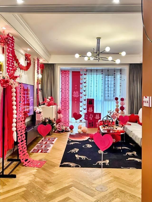 昨天刷朋友圈意外刷到大学同学的结婚官宣——没有喜帖、没有宴席没请任何一位同