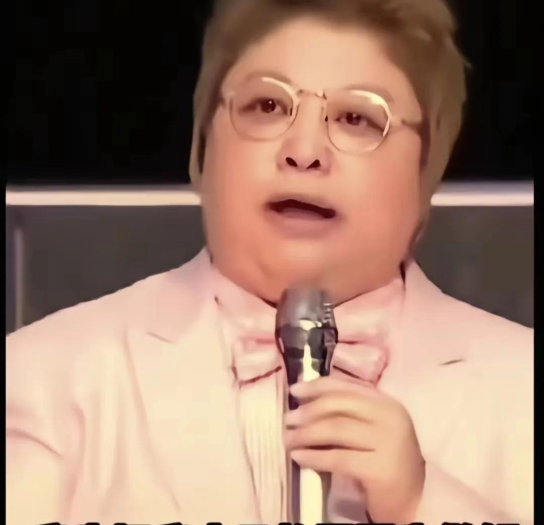 韩红又双叒上热搜啦！这次她的一番话，直接在网上炸开了锅！韩红直言：别给国外
