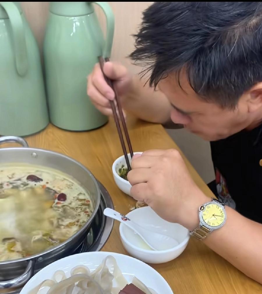 南通餐饮店老板劝阻顾客吸烟后猝死身亡！才54岁，长得更年轻，像45岁，而且非常英