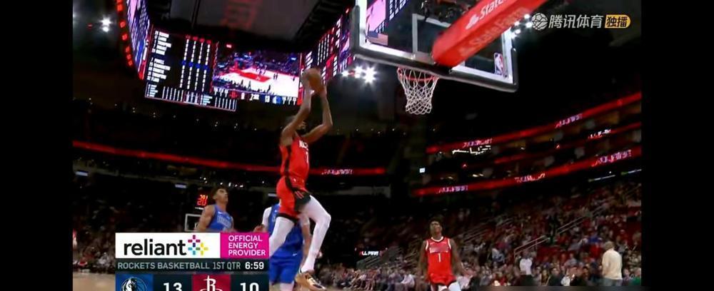 弗拉格首节打爆杜兰特，9分4板，眼神里全是敢打敢拼。KD没发力，但一个眼神，一