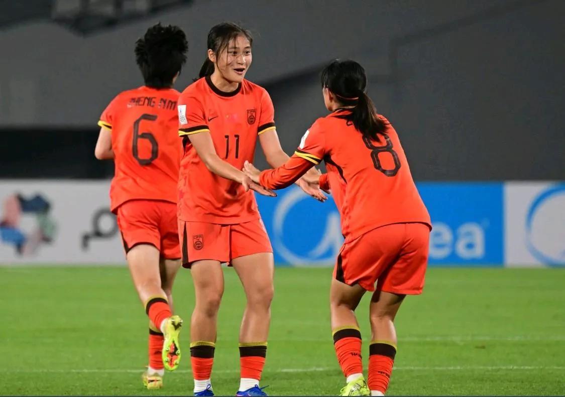 2-4输球！中国U17女足遗憾止步半决赛！这场比赛从过程来看，女足的小姑娘其实