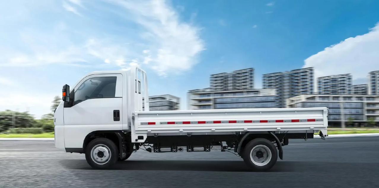 比亚迪轿卡T4上市售价9.58万起！62.3kWh刀片电池，CLTC续航330k