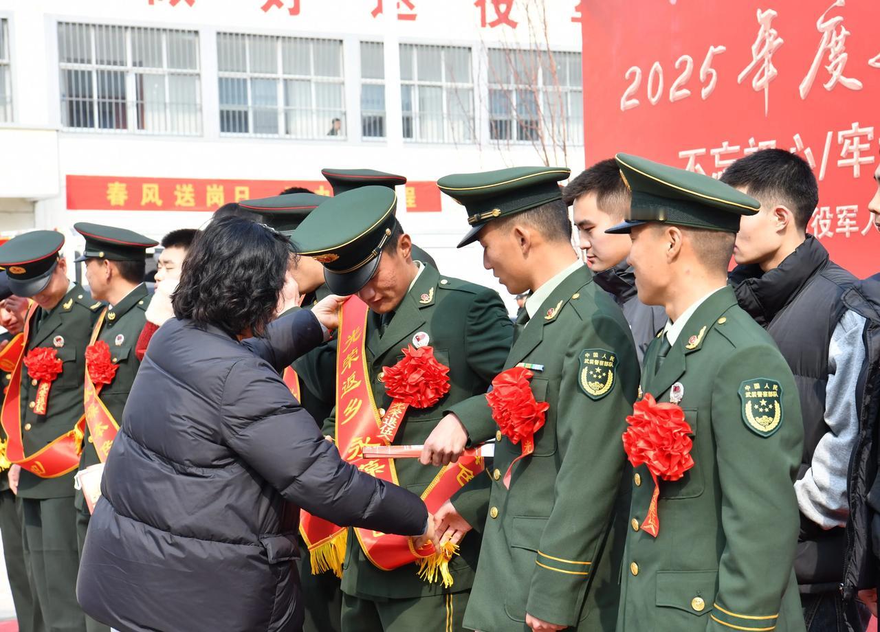 “退役”和“退伍”虽只差一字，却天差地别。先说大家最常听到的“退伍”。这个词