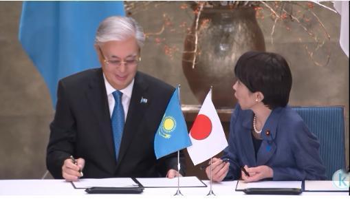 12月18日，哈萨克斯坦与日本签了14份文件，含稀土协议。据哈通社报道，正在东京