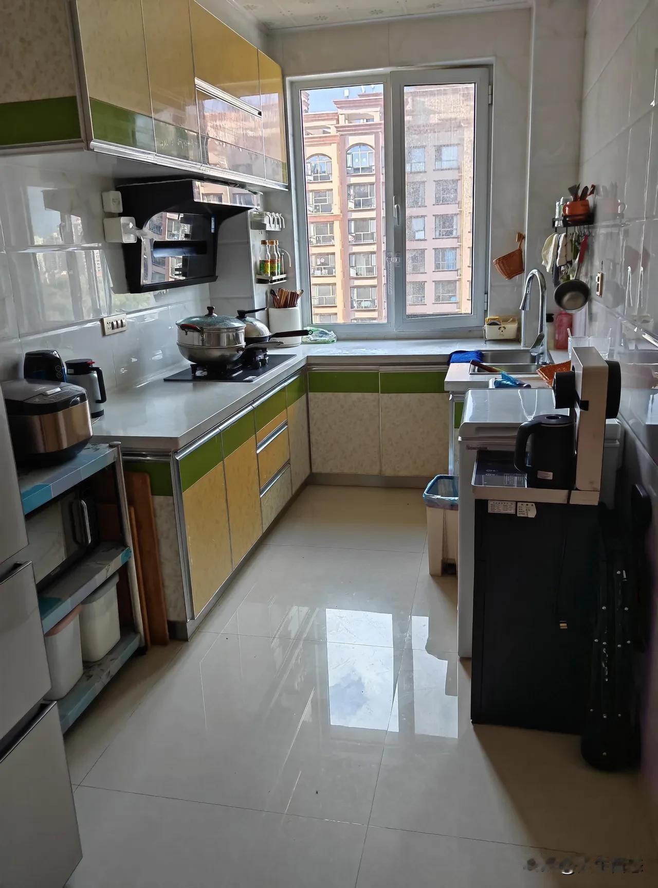 我家婆婆有个‘怪癖’，那就是时刻要让家里保持干净整洁，一尘不染。比如做饭的时