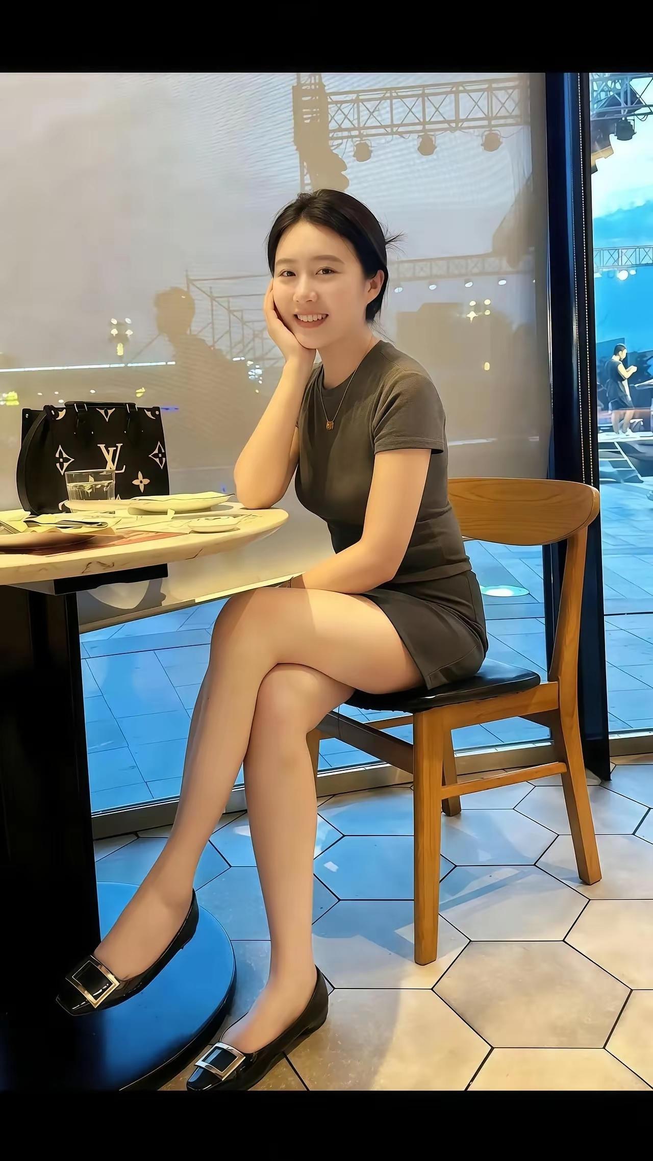 有人觉得17-18岁的少女最为迷人，也有人认为23-26岁刚毕业的大学生