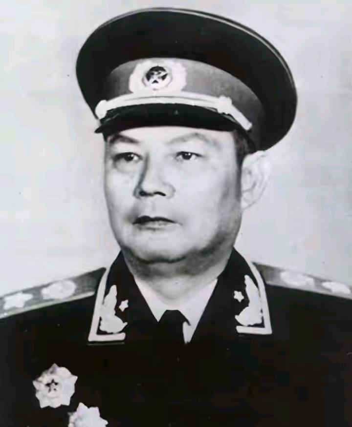 不少人一直有个疑问：粟裕战功冠绝全军，还主动辞帅成大将之首，叶剑英常年做统筹参谋