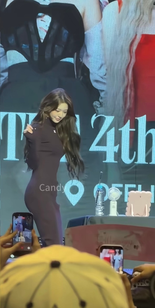 现在的元英甜御结合的完美体第一个想到用曼妙来形容身材的人真是谢谢你被我拿来夸