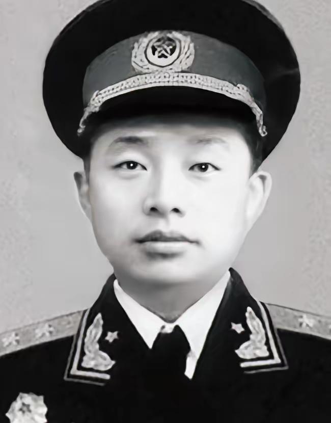 38岁娃娃脸扛中将军衔！彭德怀亲封