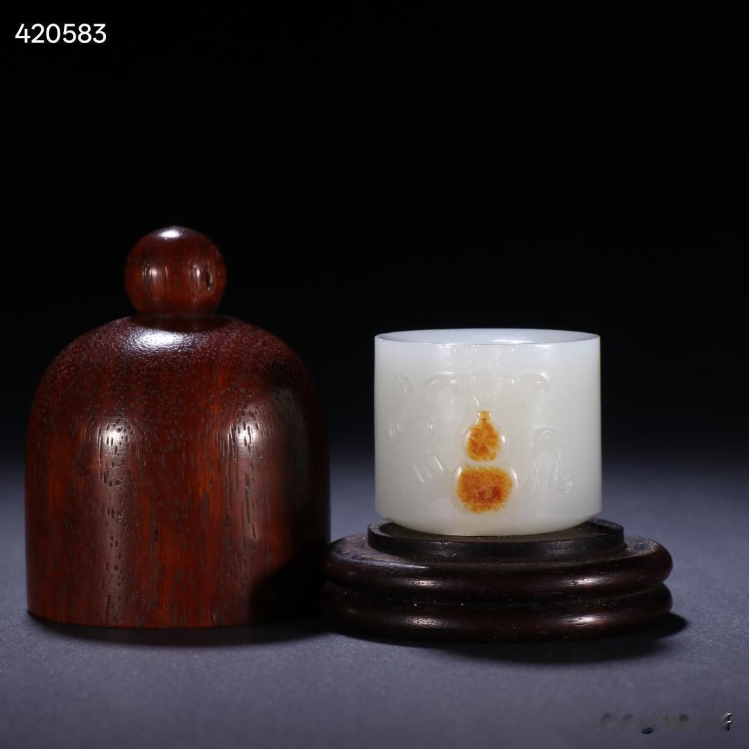 旧藏和田玉籽料福禄扳指。规格-高2.75cm内径2.23cm