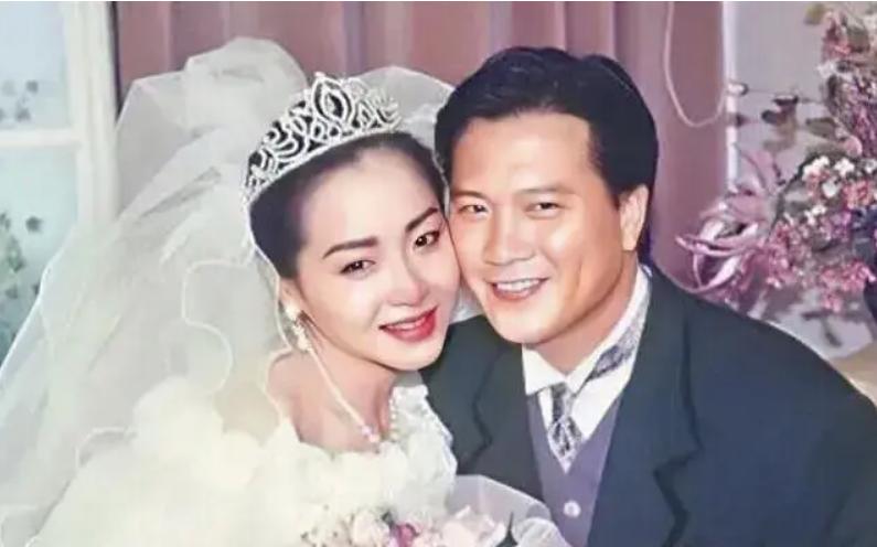 当年，26岁的恬妞嫁给了印尼富豪，结婚当晚，她才知道老公可以娶二房，没想到，丈夫