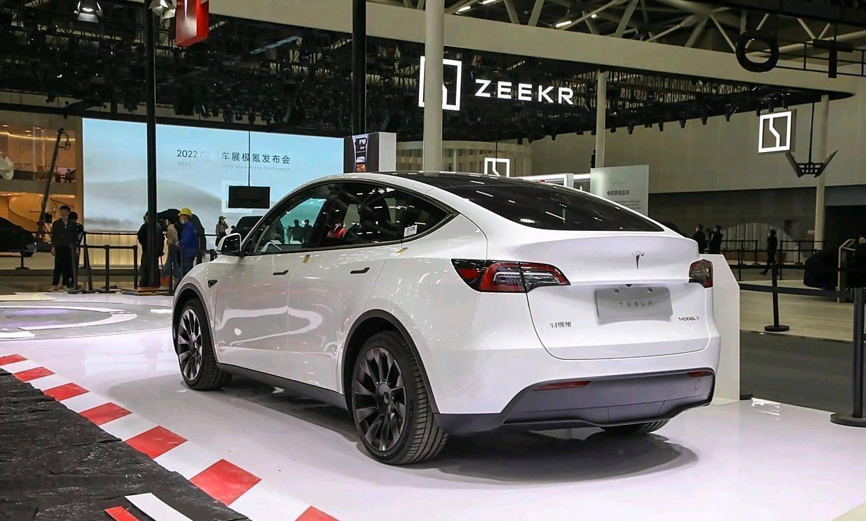 发现特斯拉挺有意思[呲牙笑]2021年，ModelY电池78.4度，续航640公