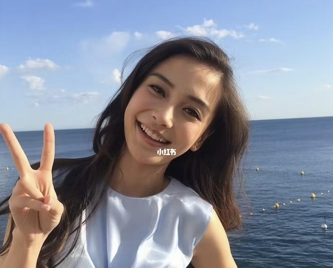 每次心情不好都会拿这两张照片出来看这两张ab的照片真的太阳光太美好了！！！