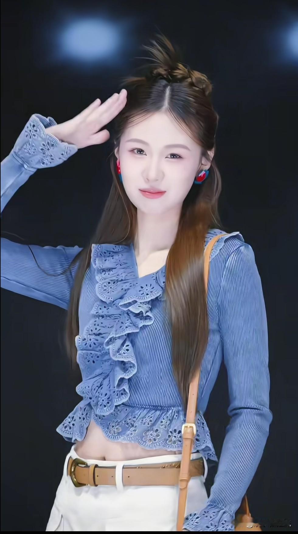 所谓清纯美少女大概就是如此吧。气质超凡脱俗，无与伦比的靓丽，颇具中国式美感，大家