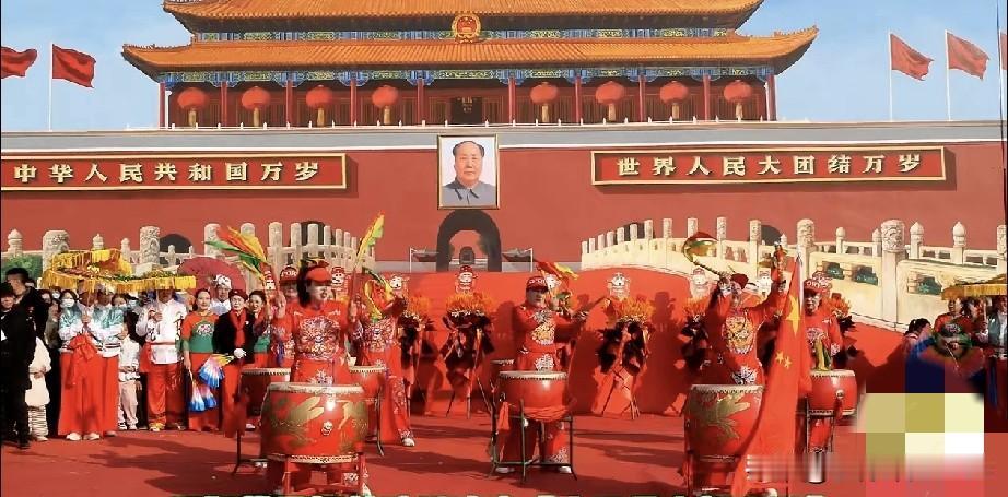 模仿墙绘天安门容易，但说实话，想复制“看见老人”的真心却是非常难的。很多地方模仿