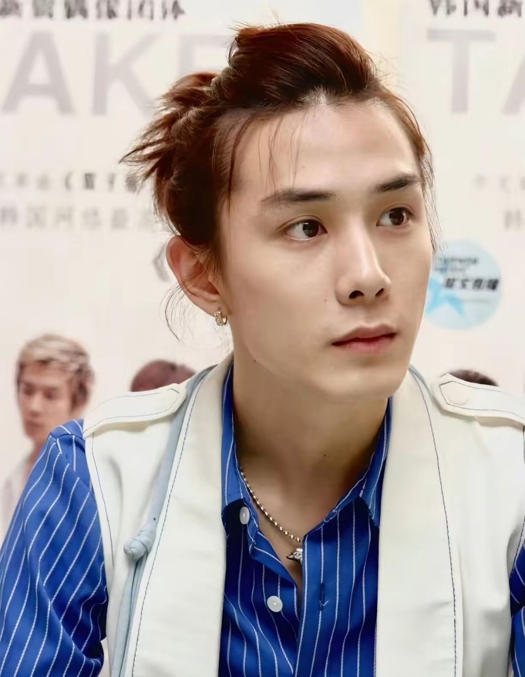 李承铉出道旧照颜值太绝，难怪星探会追到家里邀他出道，露额发型更是完美适配天生爱豆