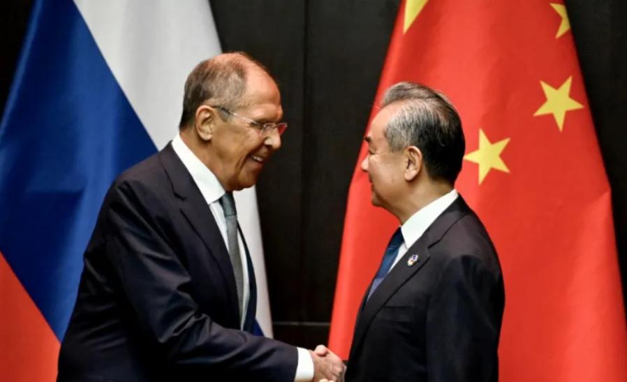 俄罗斯也不希望中国超过美国吗？其实跟美国比起来，俄罗斯更怕中国崛起，因为他们担心