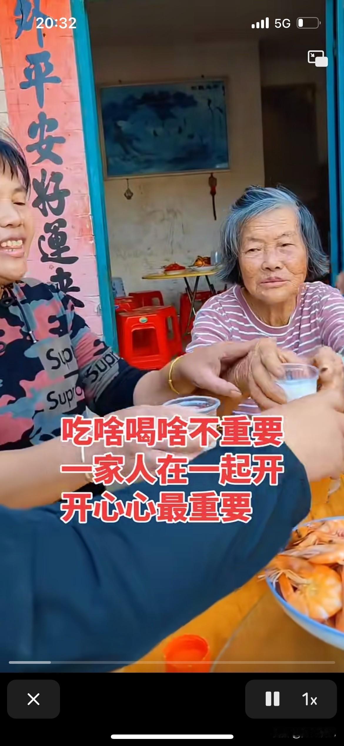 全红婵家一家人终于能团聚了，看看这一家人都那么开心，就是全红婵的福气。每看到