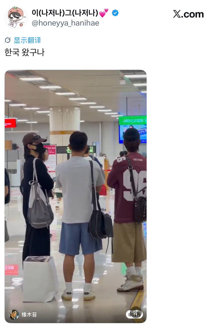 有谁会认为左边这位戴口罩的美女不是一位小姐姐吗​​​