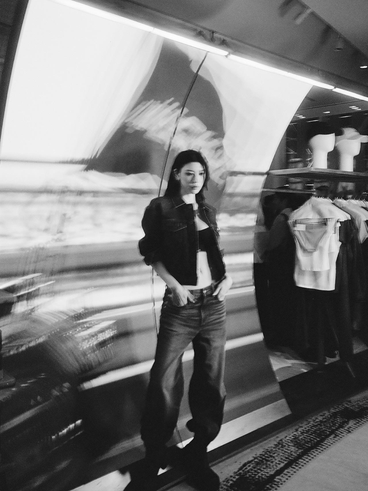三吉彩花xCalvinKlein🖤🩶