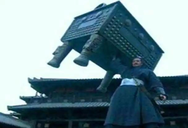 秦武王真的是举鼎而死？《史记》明确记载：绝膑而亡，年仅23岁很多人对秦武