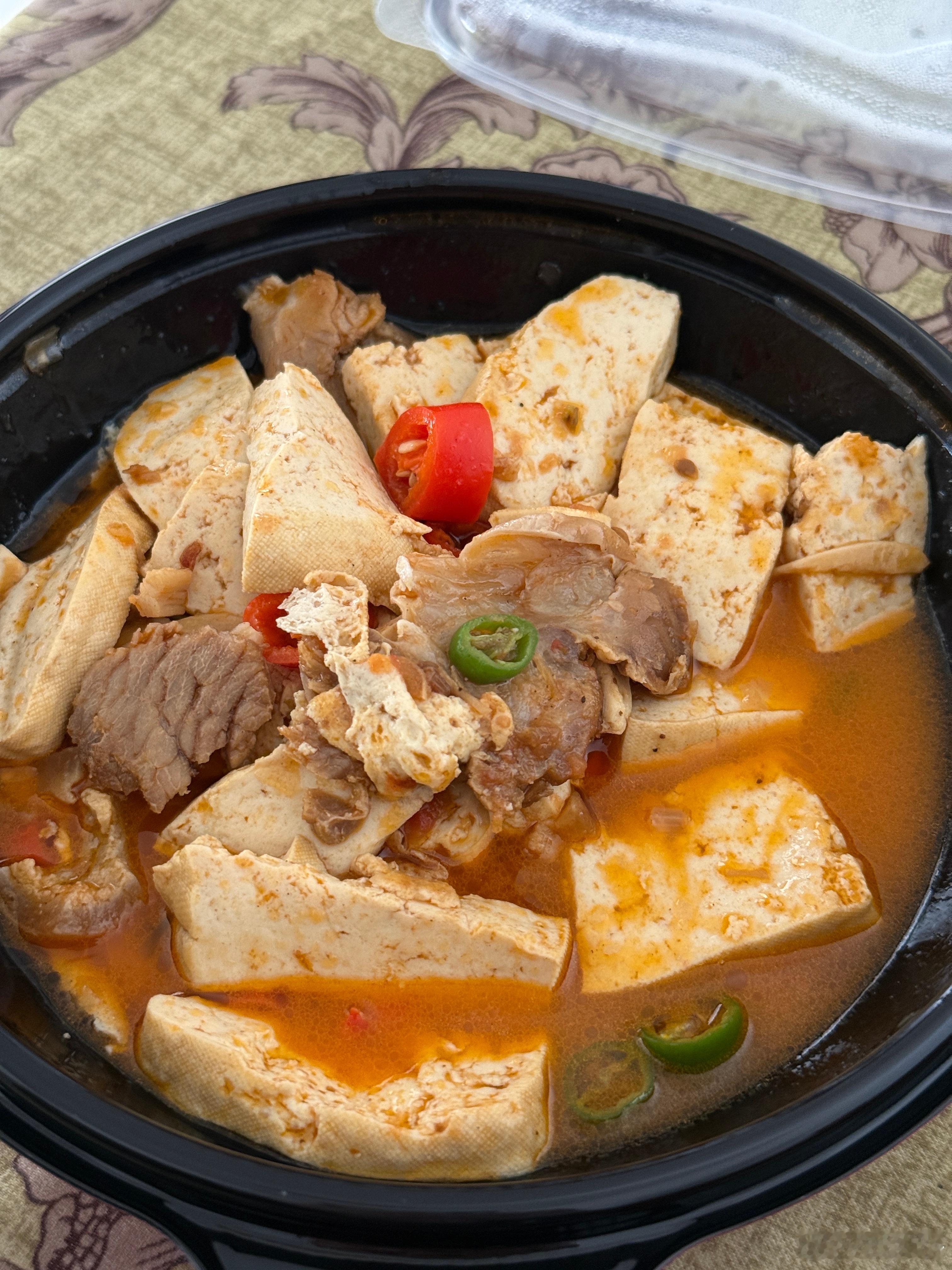 今天中午，勇闯西贝。其实我觉得他家的饭，算是口味很舒服的了，即使是预制，也能达到