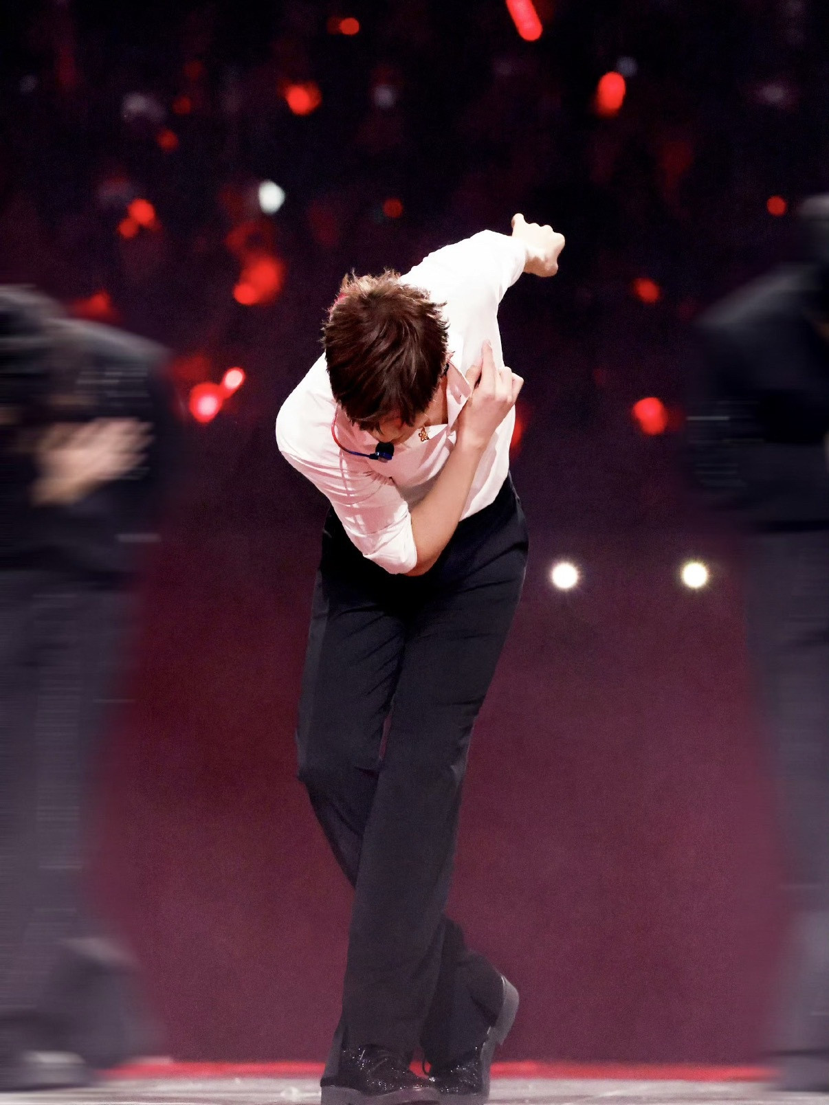 张杰致鸟巢超越自己的自己张杰：致鸟巢超越自己的自己，轻舟已过万重山，你没辜负当年