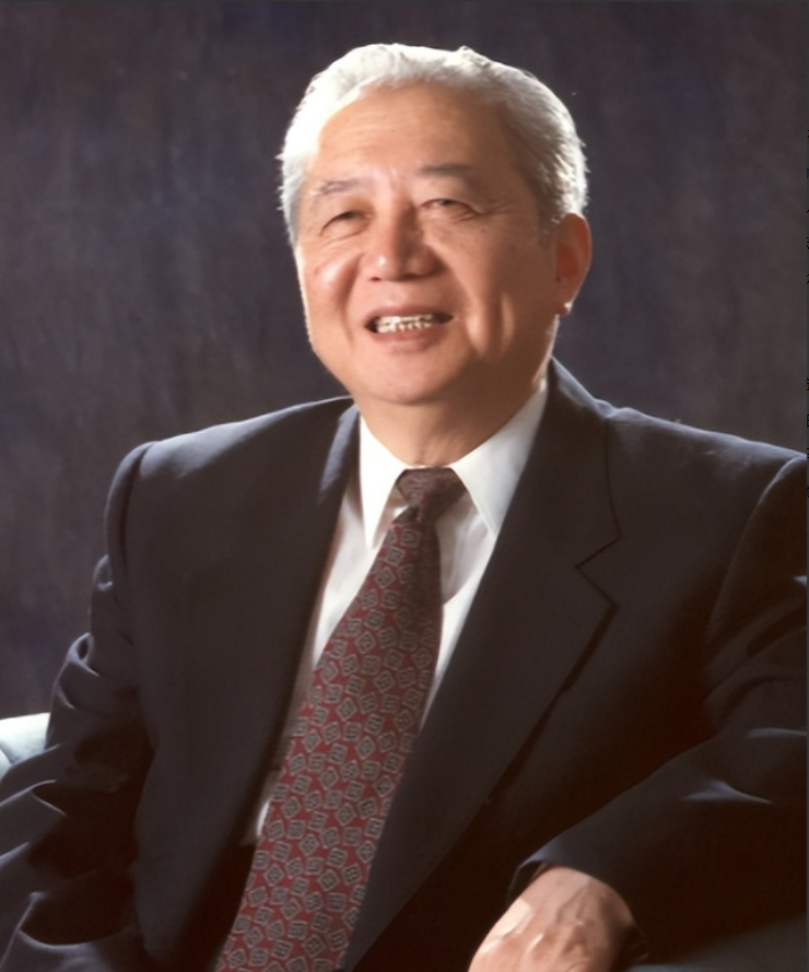 2001年，美国将一批淘汰的机器高价卖给中国，导致我国亏损好几亿，就在美国准备看