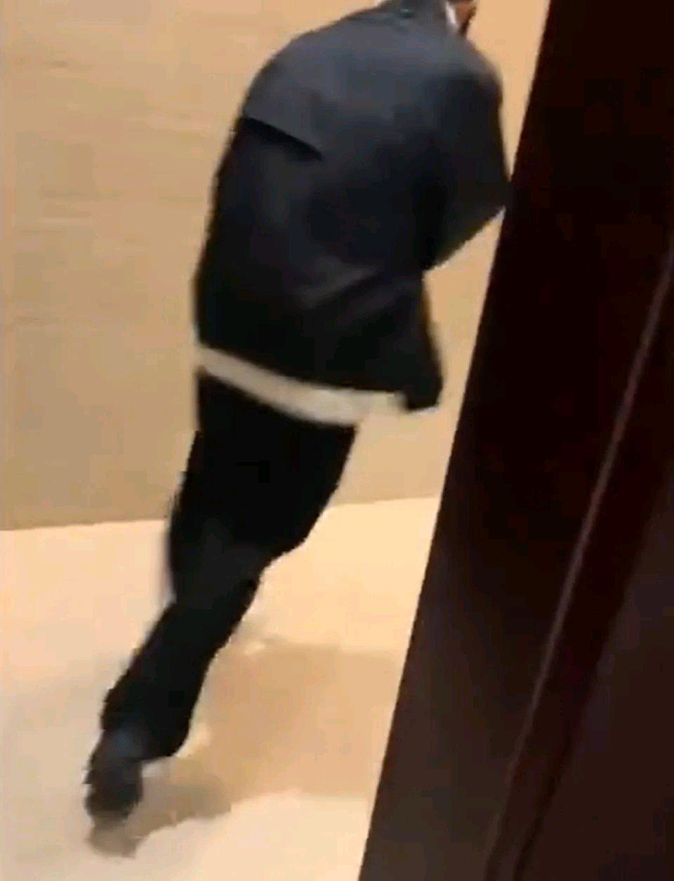 最近看到个离谱事儿，11月8日22时许，四川德阳一网友“张fafa”发视频爆料，