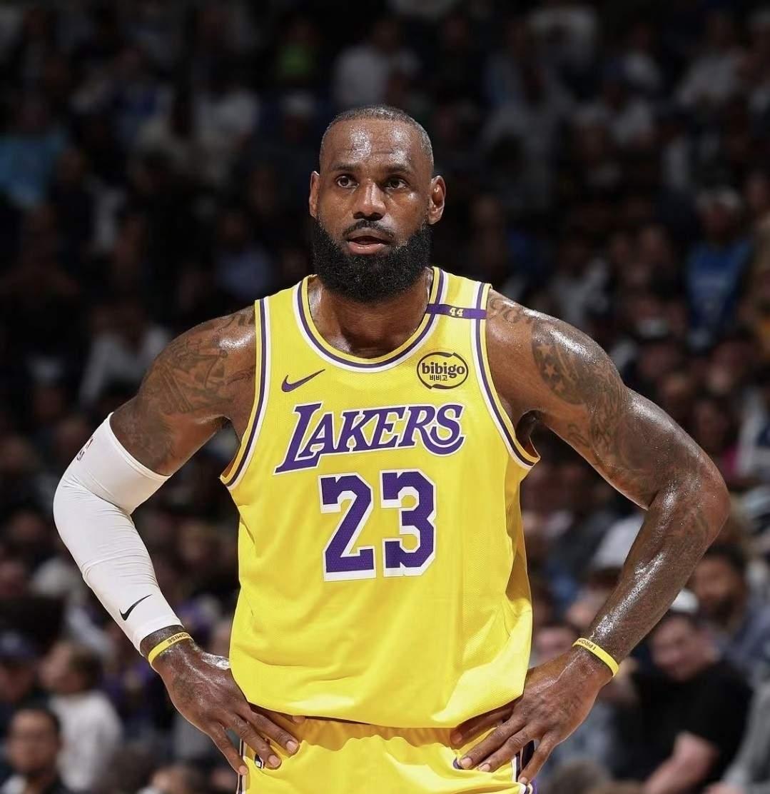 湖人虽然输给快船，但是詹姆斯打嗨了。特别是下半场，东契奇和小里弗斯的缺阵，让老