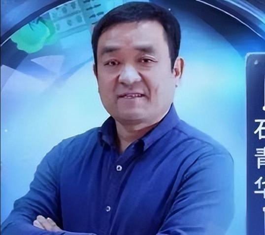 西藏女孩，父母离异，被寄养在姑姑家。2007年，姑姑不堪重负，把她送到北京。没想