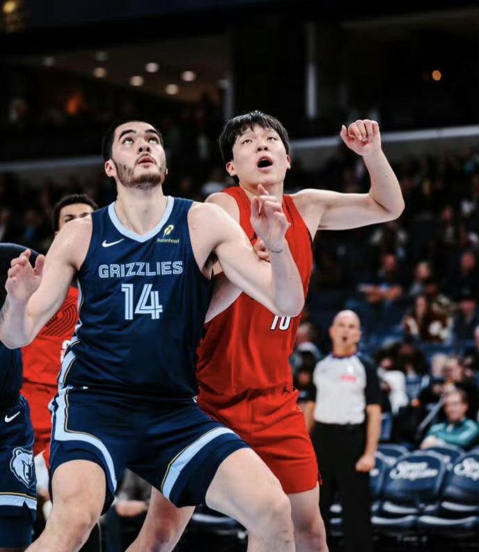 不吹不黑，杨瀚森和埃迪根首次对决数据对比！！杨瀚森:20岁，身高216cm，2