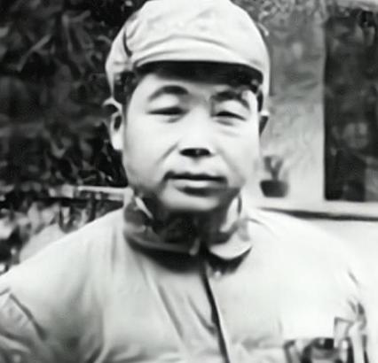 1947年，一个农民给解放军带路，聊天时提到了自己多年未见的哥哥，连长吃