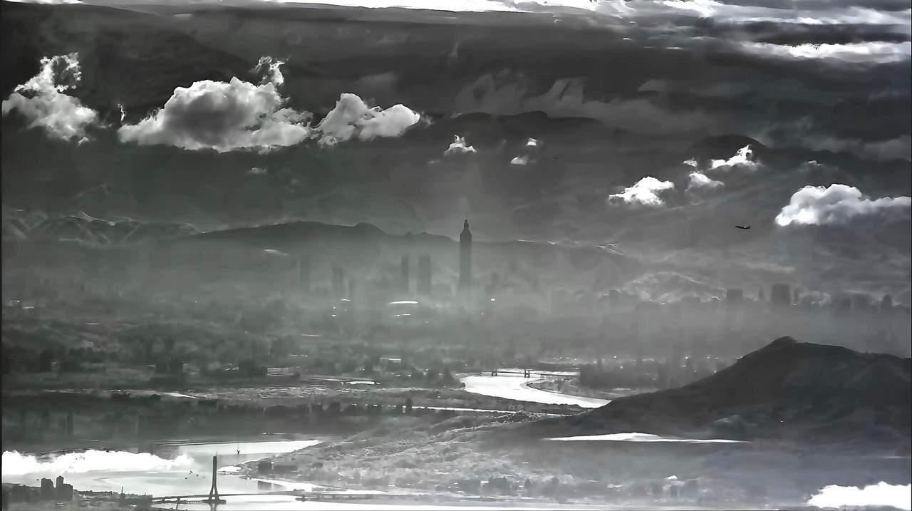 阿美:阿中你家这什么破相机啊连个照片都拍不好拍的这么模糊不行去小