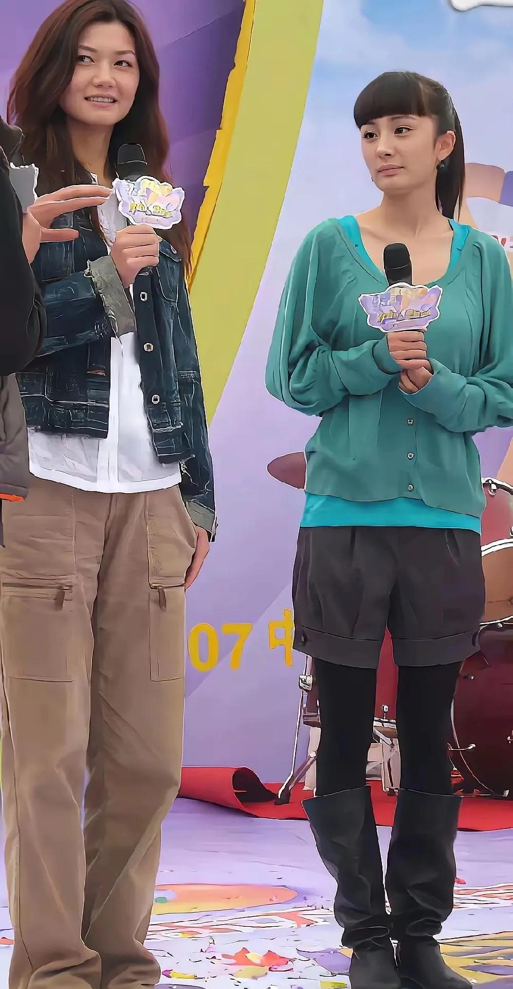 当年杨幂的样子你绝对不记得了这是当年杨幂参加综艺的样子，那个时候肯定是天生的自