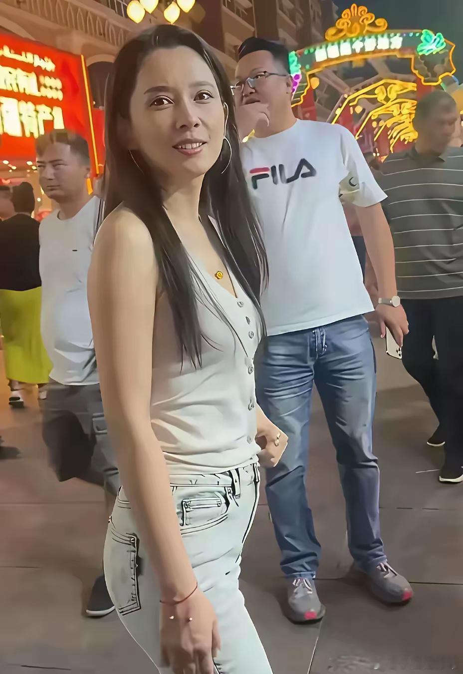 路人镜头下的森林北居然长这样！和美颜区别太大了吧！​​​