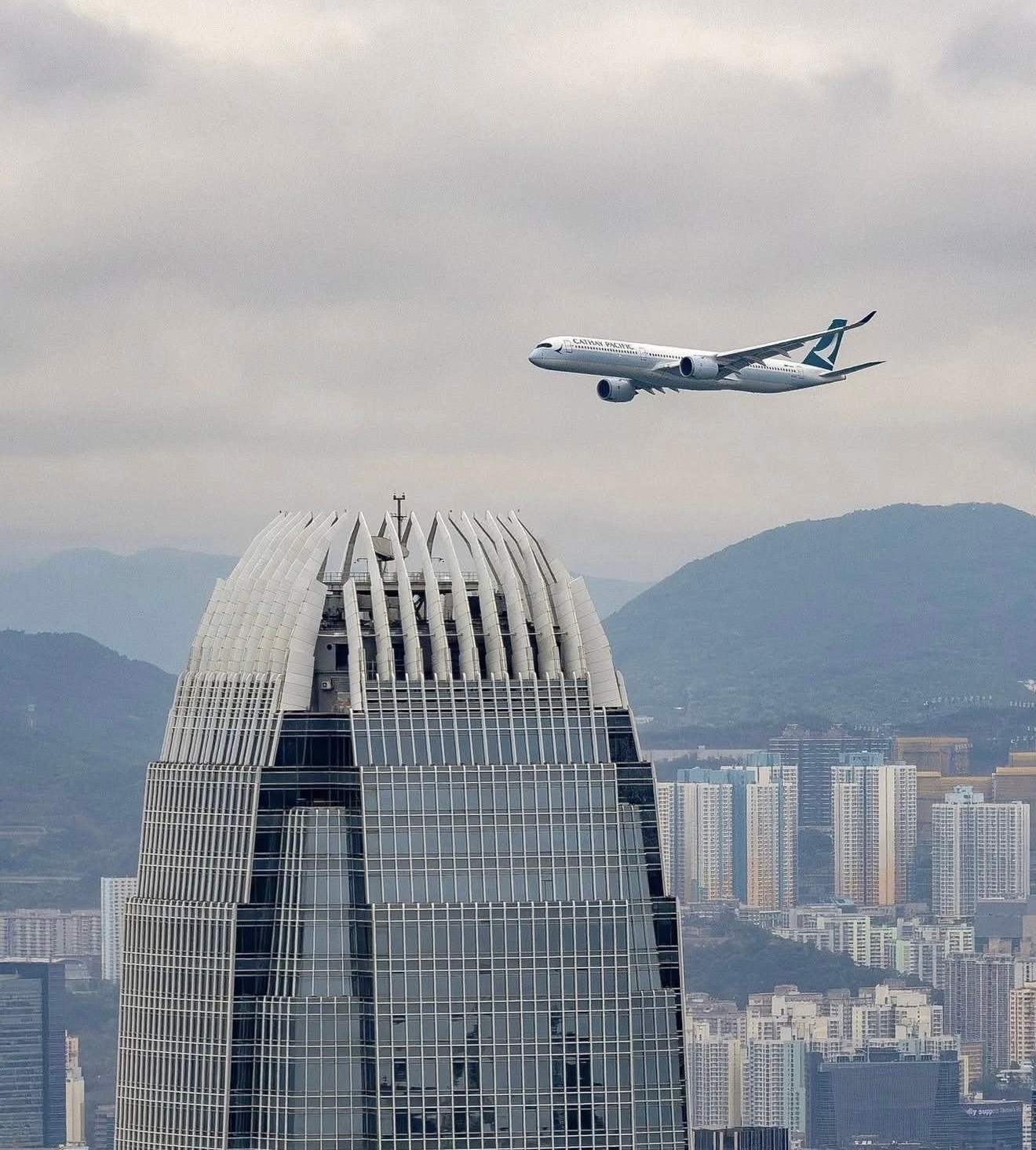 香港飞香港的航班香港飞香港并没有定时航班，一般都是香港本地航空公司的特殊飞行，多