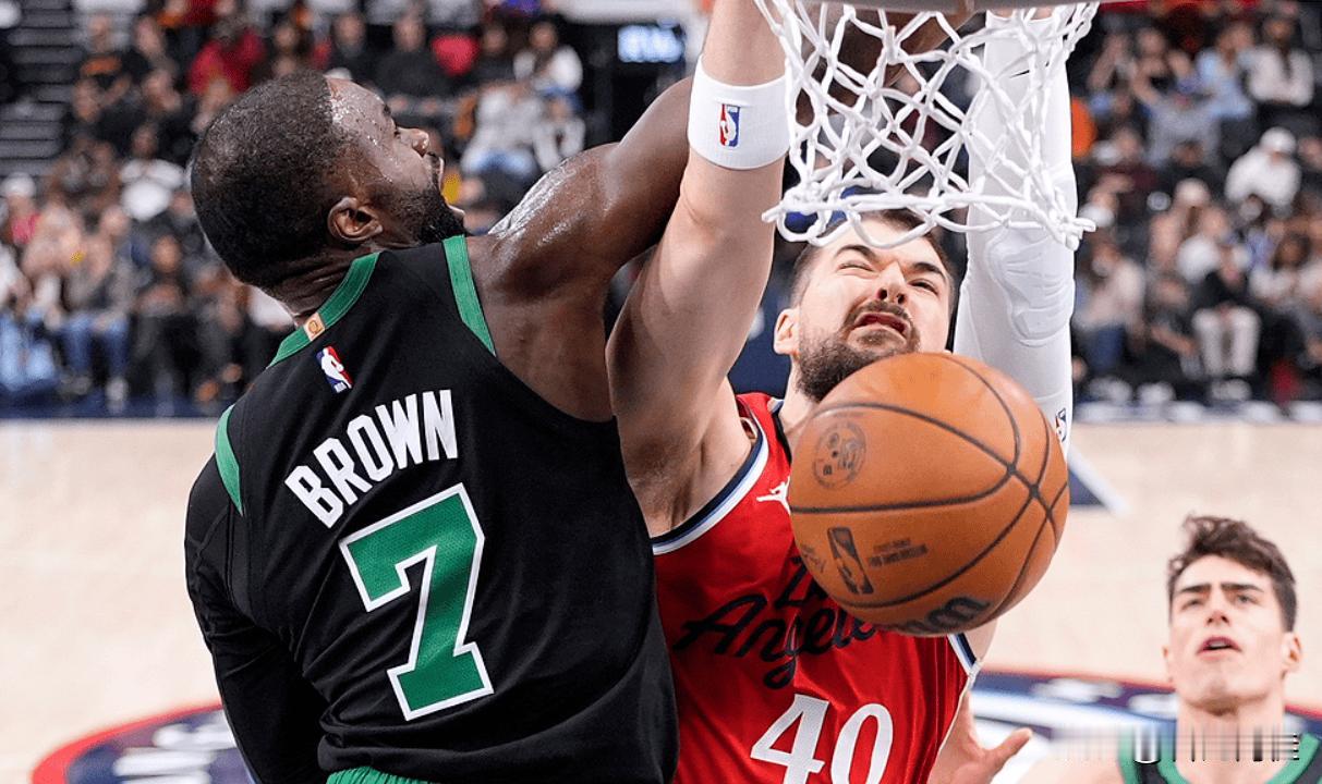 在祖八茨不交易的情况下，快船的交易我觉得很大概率有两个可能。第一是会以博格丹