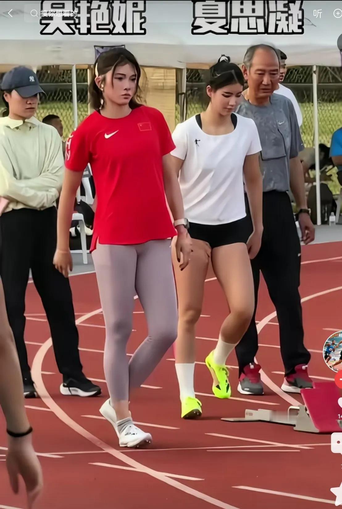 吴艳妮、夏思凝比赛前，接受著名田径教练孙海平现场指导。