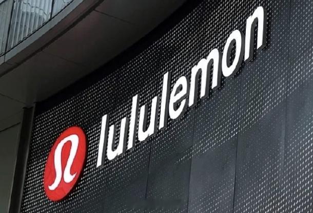 【#Lululemon创始人无婚前协议#，#Lululemon上市以来最严峻业绩危机#】据每日经济新