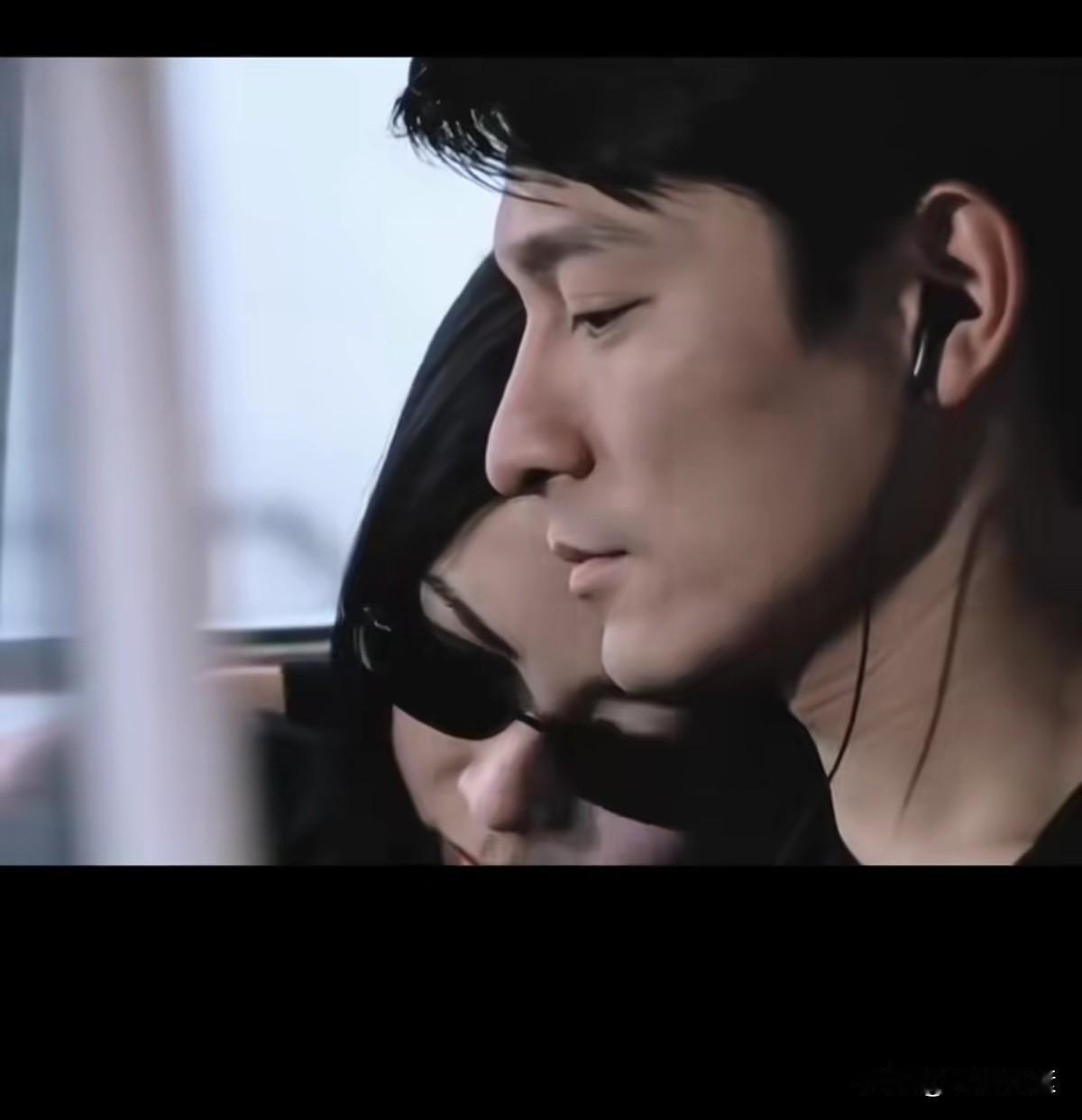 颜值巅峰的刘德华，明明演的坏人，也让人恨不起来。长的帅真的可以为所欲为，华哥太帅