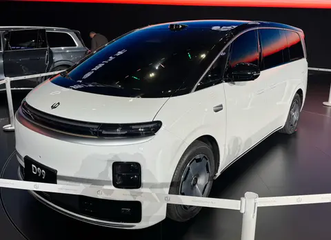 零跑这次十周年发布会，直接推出了品牌旗下第一款MPV，叫D99。这事儿...
