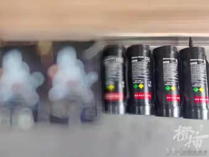 杭州20多岁女子将自己反锁在房间整整九小时，半昏半睡。第二天父亲敲门无人应答，破