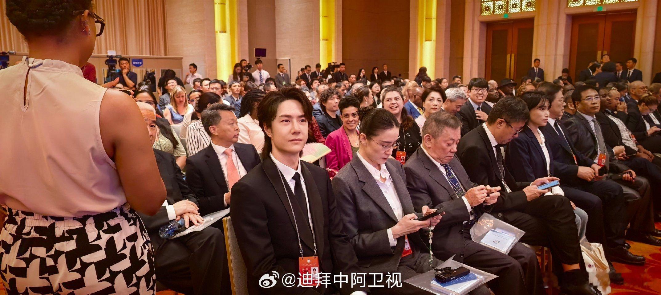 骄傲起来，自豪起来，这一刻，与有荣焉。王一博本身就一直在为人类文明多样性努力着，