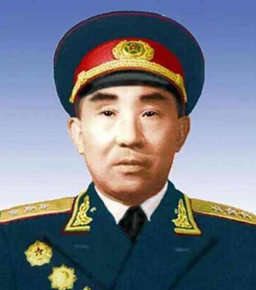 1958年，他重回军队，罗荣桓问毛主席，“该补什么军衔？”毛主席想了想，说，“以