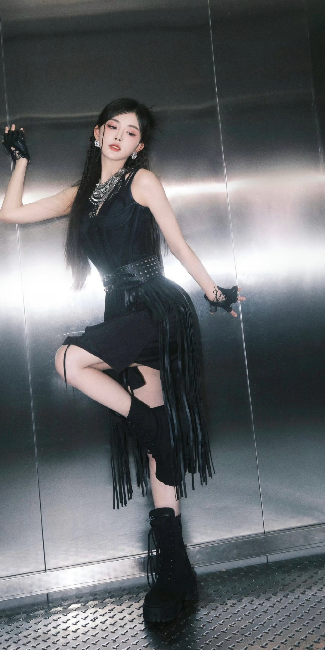 孔雪儿，电梯美腿大片#孔雪儿天行九歌紫女出妆#​