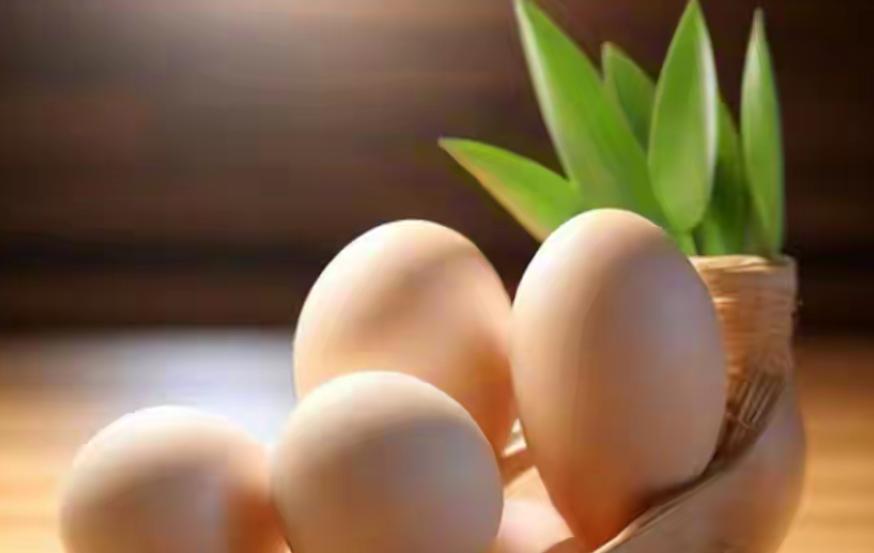 鸡蛋能不能天天吃健康成年人每天吃1个鸡蛋，营养又安全。我妈今年52岁，