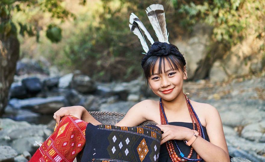 喜马拉雅山南麓的村寨里，春节的鞭炮声比新德里的排灯节更热闹。库基族人包着饺子