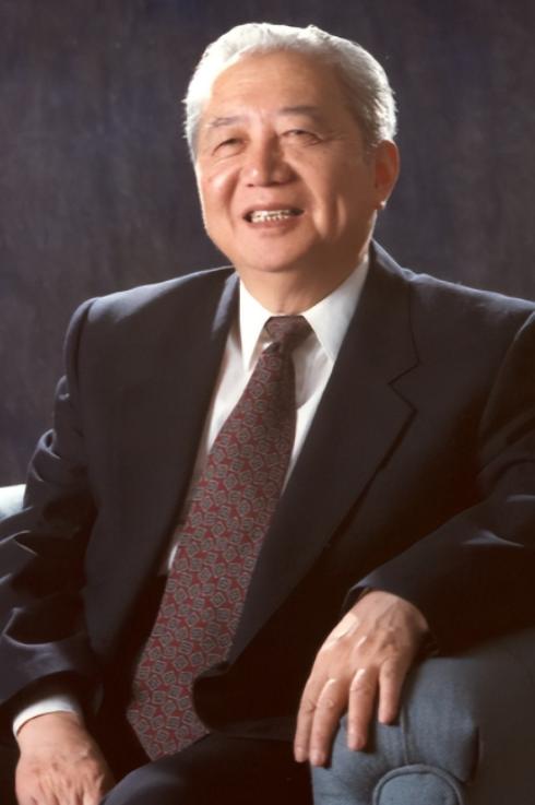 2001年，美国故意将一批淘汰的机器高价卖给中国，导致我国亏损好几个亿！然而这时