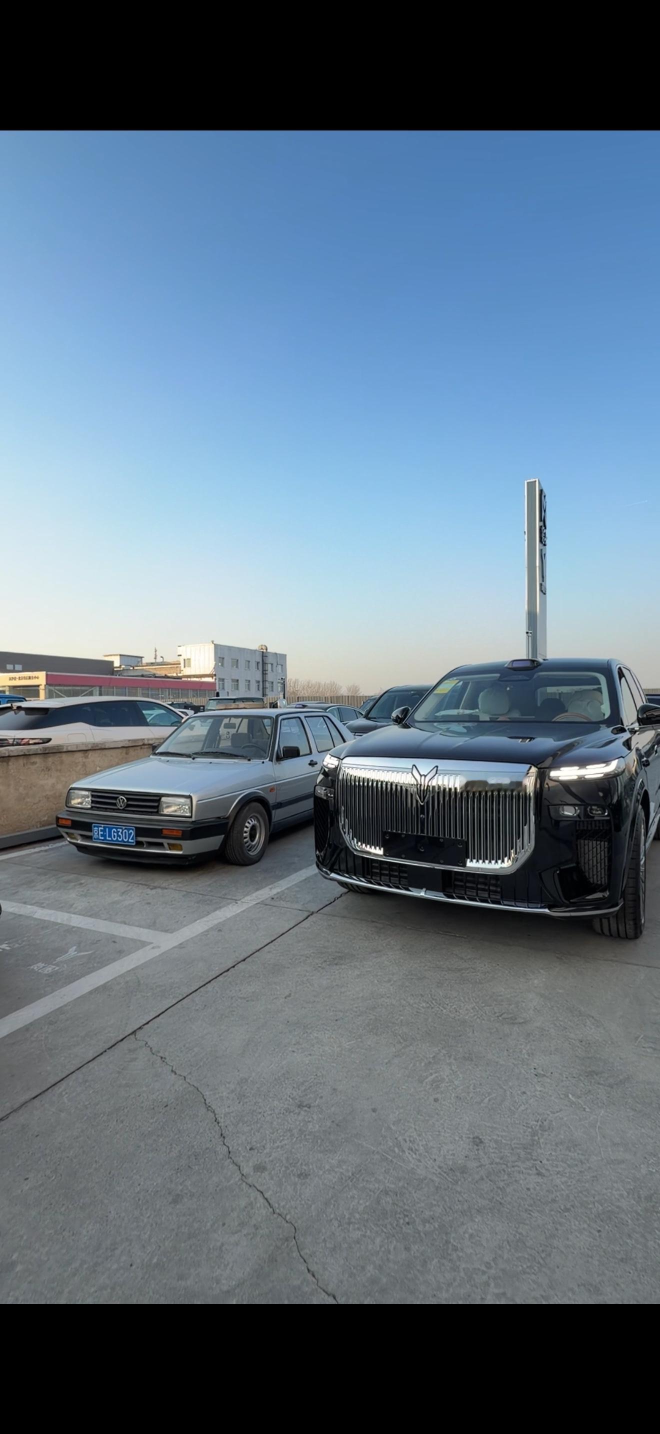 老张要回老家看娃把泰山借走了，说开长途舒服，为什么不借我的帅气方头捷达，差在哪儿